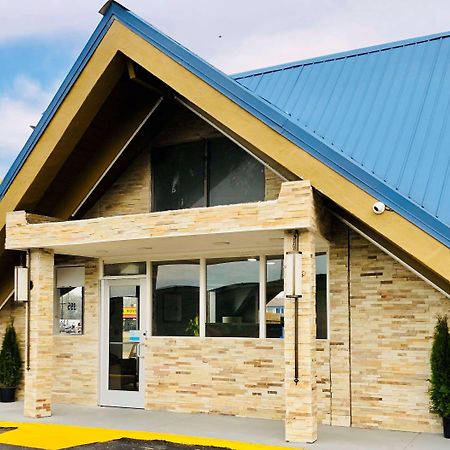 Montgomery Inn & Suites Екстериор снимка