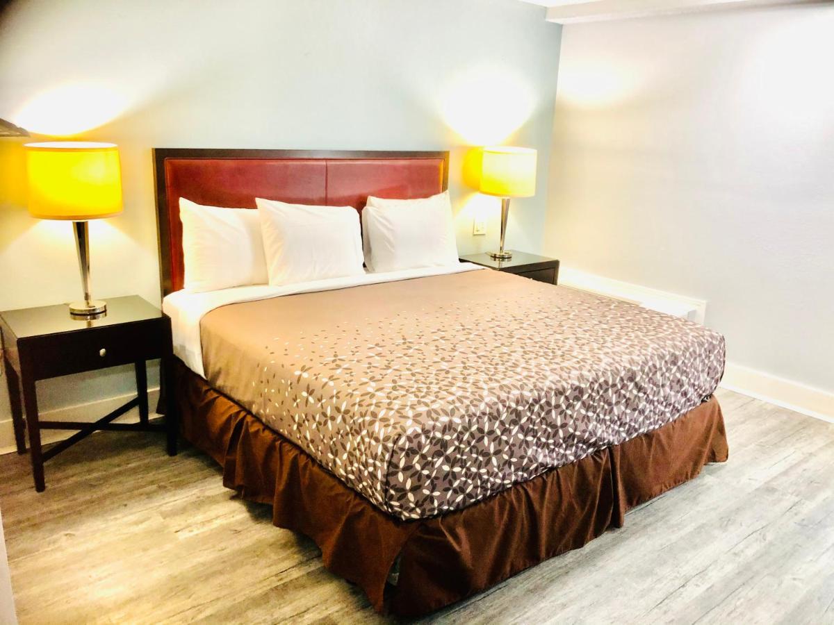 Montgomery Inn & Suites Екстериор снимка