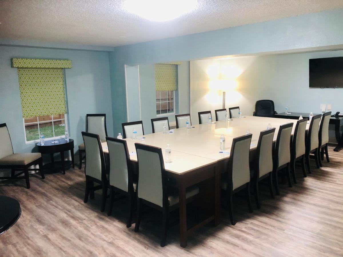 Montgomery Inn & Suites Екстериор снимка