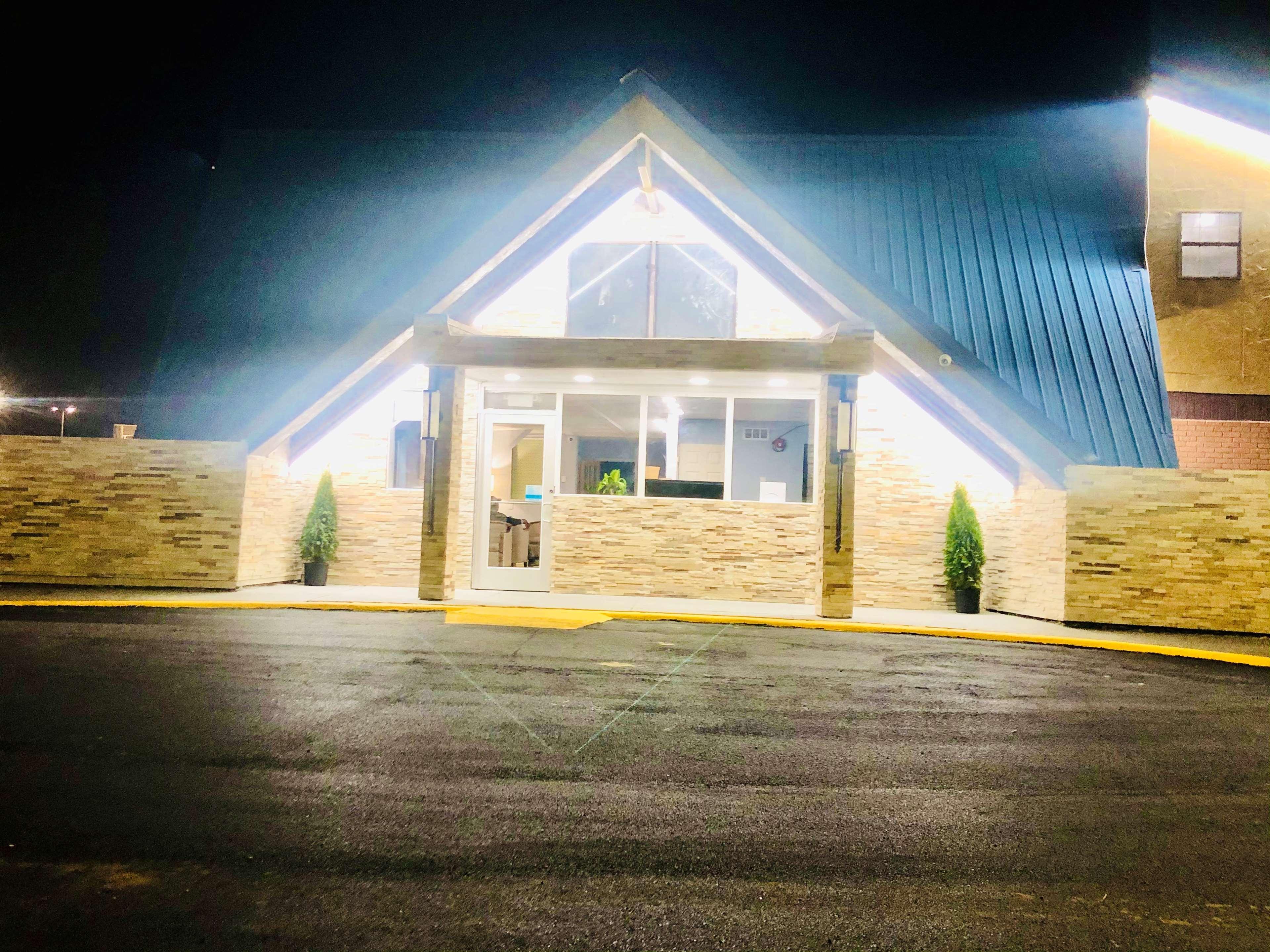 Montgomery Inn & Suites Екстериор снимка