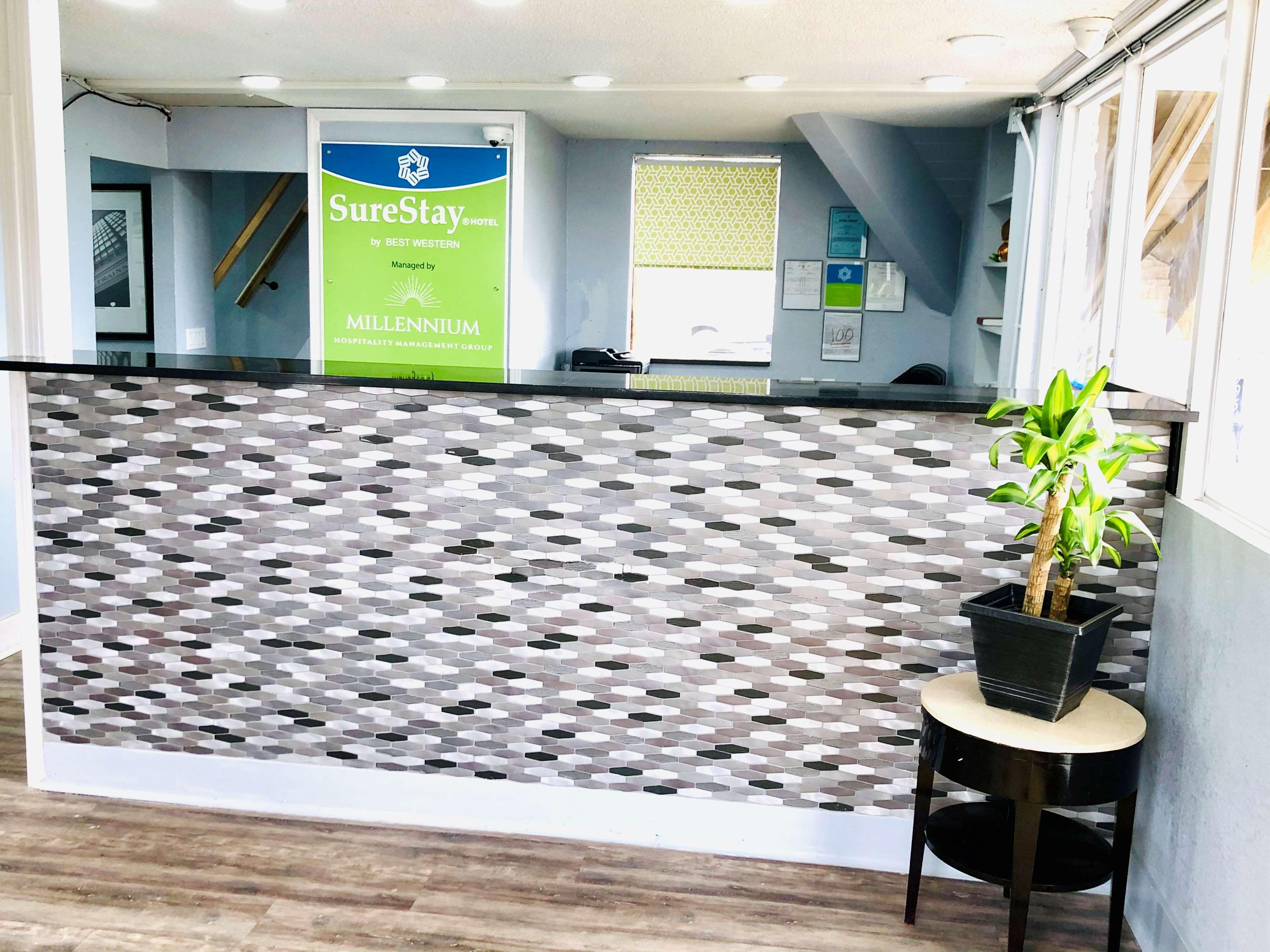 Montgomery Inn & Suites Екстериор снимка
